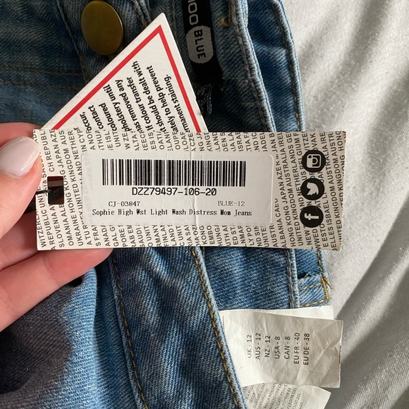 Boohoo High Waist Light Wash Distress Mom Jeans - Picture 10 of 11